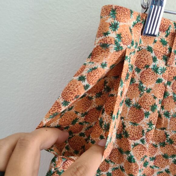 Joie Barnaby Orange Brown Green Pineapple Print Silk Shorts Size 4 - Picture 8 of 12
